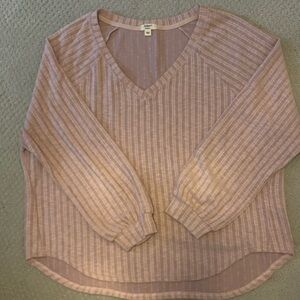 Dylan, light pink ribbed loose fitting top